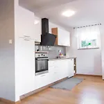Apartma Tia *