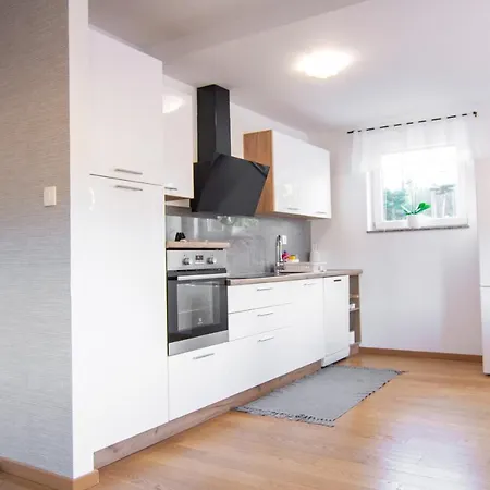 Apartma Tia *