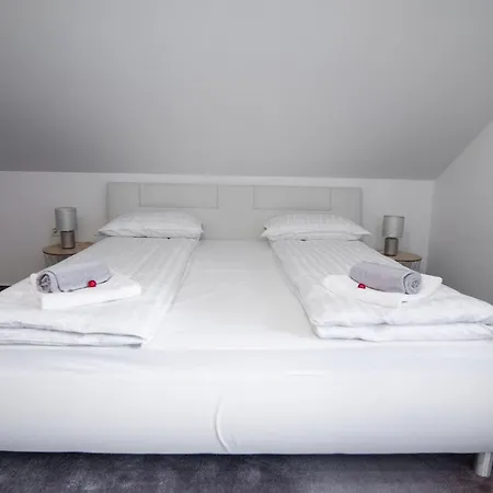 Apartma Tia *