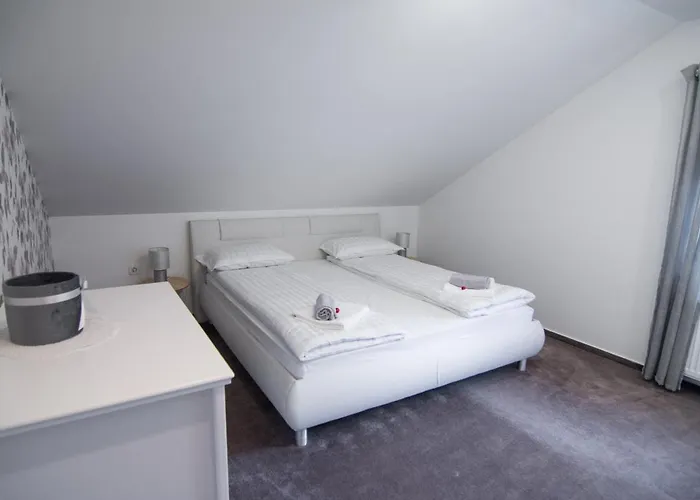 Apartma Tia דירה