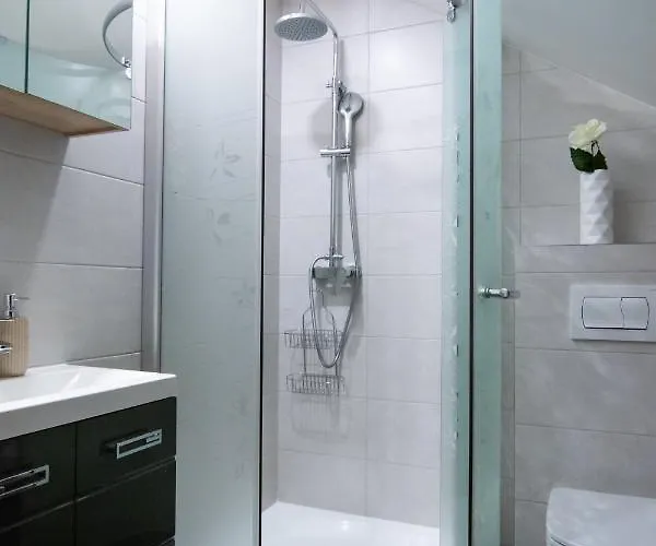 Apartma Tia شقة *