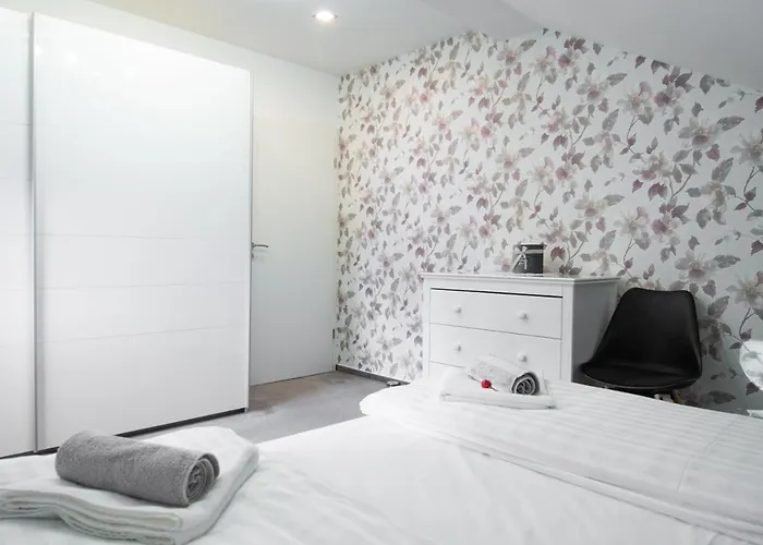 Apartma Tia דירה