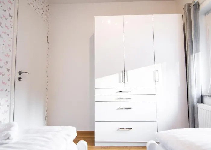 Apartma Tia דירה *